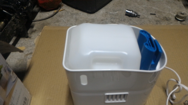 เครื่องเพิ่มความชื่นในห้อง TWINBIRD ของใหม่ ใช้งานง่าย มีถังใสน้ำ มีระบบตัดไฟเมื่อน้ำแห้ง