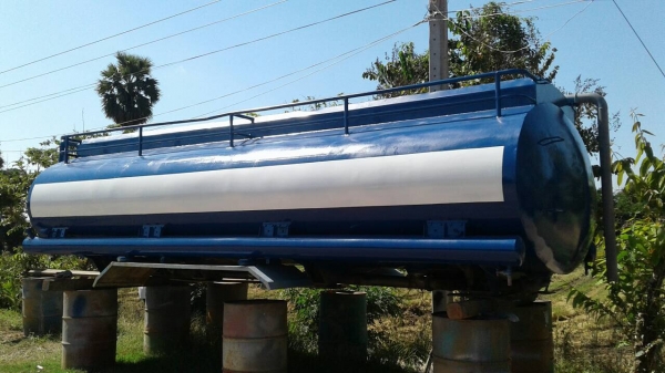 ขายถังน้ำ. ขายถังน้ำ.