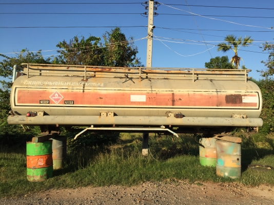 ขายถังน้ำ. ขายถังน้ำ.