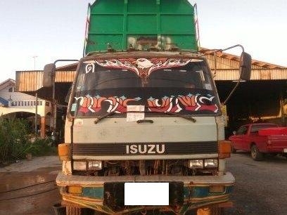 อีซุซู ร็อกกี้240 เครื่องเดิม เกียร์ฟูเรอะ คัสซี่สวย กะบะเลน 800000 ตามสภาพ หัวผุดเล้กน้อย ราคาต่อลองได้ มีไฟแนนท์