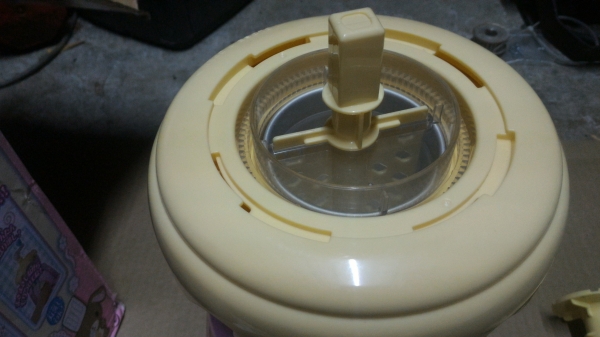 เครื่องทำไอศครีมและจ่ายไอศครีม แบบไม่ใช้ไฟฟ้า เป็นของใหม่ ใช้งานง่าย