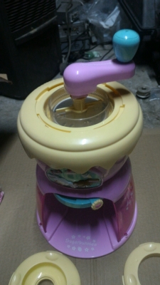 เครื่องทำไอศครีมและจ่ายไอศครีม แบบไม่ใช้ไฟฟ้า เป็นของใหม่ ใช้งานง่าย