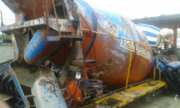 ขายชุดโม่ปูนรถ 10 ล้อยี่ห้อ คายาบ้า โม่ตรง มี 2 ชุดราคาชุดละ 130000