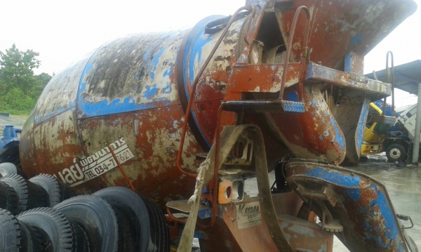 ขายชุดโม่ปูนรถ 10 ล้อยี่ห้อ คายาบ้า โม่ตรง มี 2 ชุดราคาชุดละ 130000