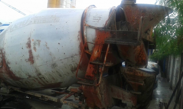 ขายชุดโม่ปูนรถ 10 ล้อยี่ห้อ คายาบ้า โม่ตรง มี 2 ชุดราคาชุดละ 130000