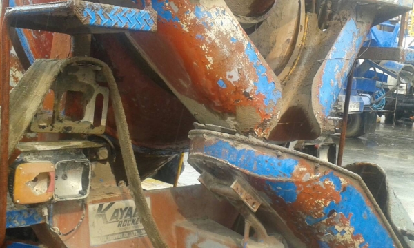 ขายชุดโม่ปูนรถ 10 ล้อยี่ห้อ คายาบ้า โม่ตรง มี 2 ชุดราคาชุดละ 130000