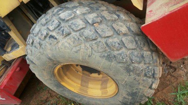 ขายรถบด DYNAPAC CA251D 2 เพลาเปลือกเรียบ เครื่องคัมมิ้น 6 สูบ ไม่มีเอกสาร ราคา 680000