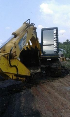 ขายรถขุดแบ็คโค โกเบลโก้ sk120-3มาร์คทรี ไฟฟ้าเต็ม เครื่องเดิม ปั๊มแห้ง สภาพทำงานปกติ ช่วงล่างเต็ม