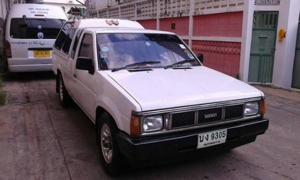 นิสสันตอนเดียวเครื่องดีเซลมีพวงมาลัยพาวเวอร์แอร์เย็นไม่มีที่ติช่วงล่างคัชซีสวยซื้อทำมาหากินดีมาก