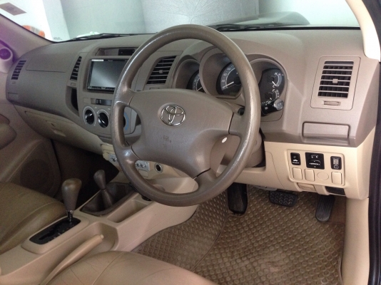 Toyota Vigo 3.0 A/T 2005