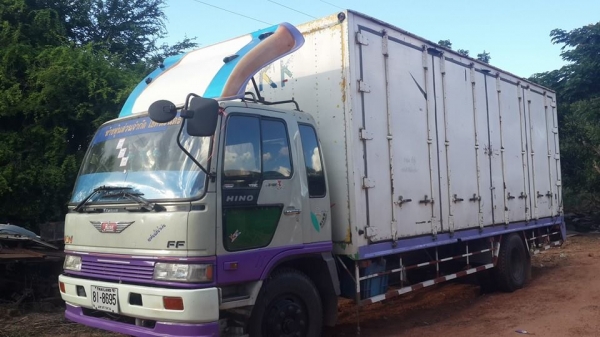 ขาย6ล้อยาวhino fm3h195 ยาว7.20เมตร ตู้10บาน เครื่องเดิม แชชซีสวยสีเดิมศูนย์ ภายในสวย สภาพพร้อมวิ่งงาน เอกสารเล่มทะเบียนพร้อมโอน