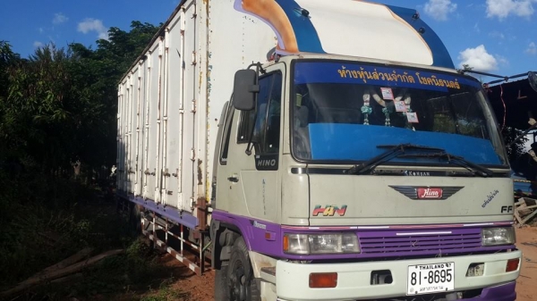 ขาย6ล้อยาวhino fm3h195 ยาว7.20เมตร ตู้10บาน เครื่องเดิม แชชซีสวยสีเดิมศูนย์ ภายในสวย สภาพพร้อมวิ่งงาน เอกสารเล่มทะเบียนพร้อมโอน