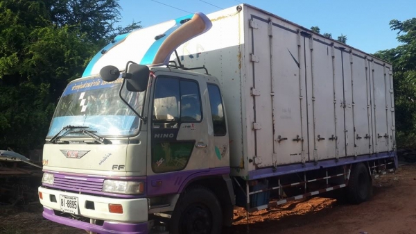 ขาย6ล้อยาวhino fm3h195 ยาว7.20เมตร ตู้10บาน เครื่องเดิม แชชซีสวยสีเดิมศูนย์ ภายในสวย สภาพพร้อมวิ่งงาน เอกสารเล่มทะเบียนพร้อมโอน