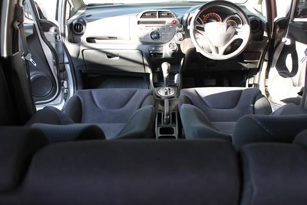 รถสวย สภาพดี ไม่มีชน เครื่องดี มือเดียว วิ่งน้อย เช็คศูนย์ตลอด