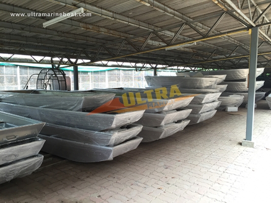 ขายเรืออลูมิเนียมท้องวีและท้องแบนครับขนาดจะมี 10 12 และ 14 ขายเรืออลูมิเนียมท้องวีและท้องแบนครับขนาดจะมี 10 12 และ 14