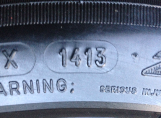 ยาง Michelin Pilot sport 3 เบอร์ 235 45 18 ปี13 ดอกเต็ม ยาง Michelin Pilot sport 3 เบอร์ 235 45 18 ปี13 ดอกเต็ม