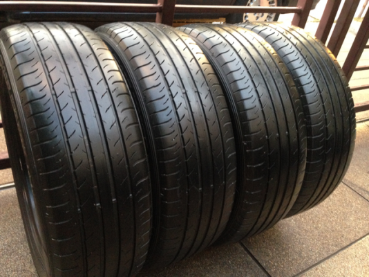 ยาง Dunlop sportmaxx 225 60 18 กลางปี13 ดอกเต็ม ราคาไม่แพง
