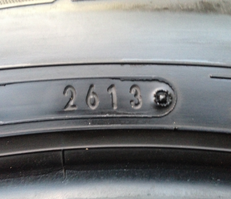 ยาง Dunlop sportmaxx 225 60 18 กลางปี13 ดอกเต็ม ราคาไม่แพง