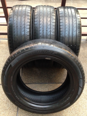 ยาง Dunlop sportmaxx 225 60 18 กลางปี13 ดอกเต็ม ราคาไม่แพง