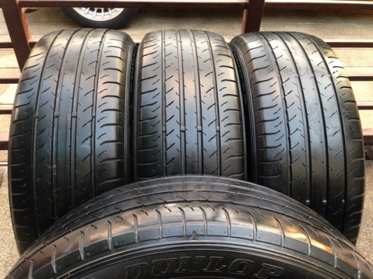 ยาง Dunlop sportmaxx 225 60 18 กลางปี13 ดอกเต็ม ราคาไม่แพง