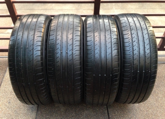 ยาง Dunlop sportmaxx 225 60 18 กลางปี13 ดอกเต็ม ราคาไม่แพง