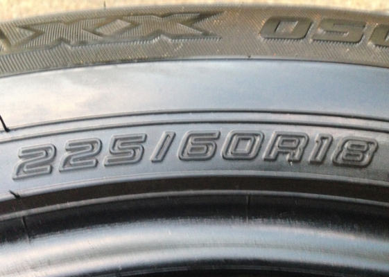 ยาง Dunlop sportmaxx 225 60 18 กลางปี13 ดอกเต็ม ราคาไม่แพง