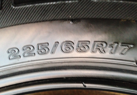 ยาง Bridgestone 225 65 17 ปี13 ดอกเต็ม ราคาไม่แพง ยาง Bridgestone 225 65 17 ปี13 ดอกเต็ม ราคาไม่แพง