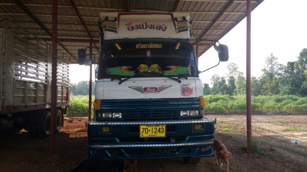 ขายรถสิบล้อ เพลาเดียว HINO FL176 สภาพสวยพร้อมใช้งาน เครื่องHO7D195แรงม้า ยางใหม่10เส้น คัชชีสวย ภายในเรียบร้อย เอกสารพร้อมโอน