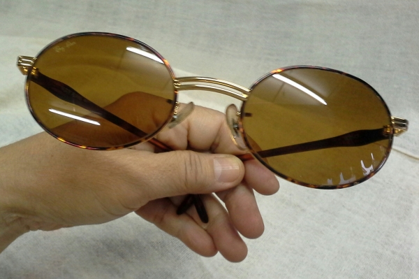 แว่นตาเรย์-แบนซุปเปอร์คลาสสิค B&amp;L RAY-BAN ROUND METAL OVAL TORTUGA USA