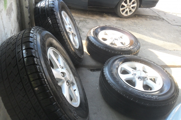 ล้อแม็ก 16นิ้ว 6รู อีซุสุ พร้อมยาง สวยๆ 4 ล้อ ราคา 5500 บาท