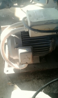 ขายปั๊มอัดฉีด7.5 แรงม้า 3 สาย 2 เครื่องเครื่องละ 12,000 บาท ขายปั๊มอัดฉีด7.5 แรงม้า 3 สาย 2 เครื่องเครื่องละ 12,000 บาท