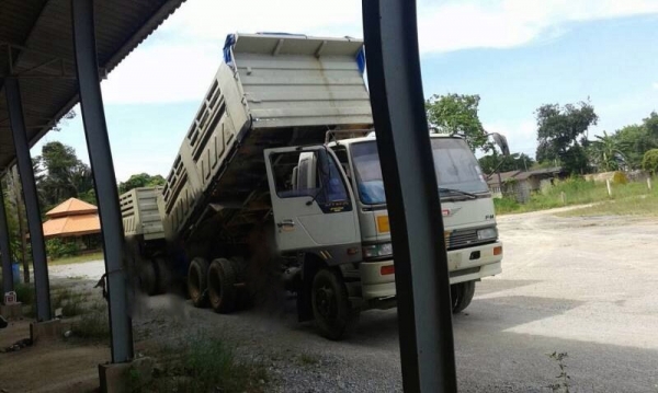 รถฮีโน่ 10 ล้อดั๊ม FM3M  240 แรงม้า.  ปี 38.  ( ขาย แม่, ลูก )    สนใจติดต่อ  081 - 6079515