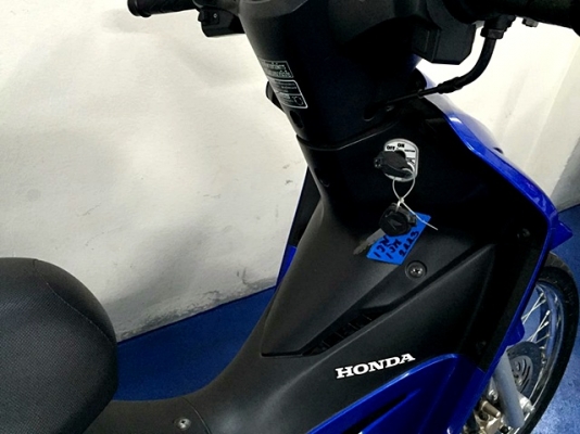 wave 110 i สีน้ำเงิน สต๊าทเท้า รุ่นใหม่ท่อออกข้าง รถเดีอน มิถุนายน ปี 57 ไมล์ 8 พันโล แถม 3 รายการ