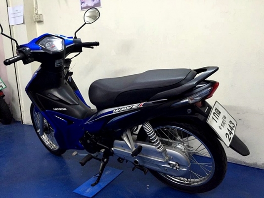 wave 110 i สีน้ำเงิน สต๊าทเท้า รุ่นใหม่ท่อออกข้าง รถเดีอน มิถุนายน ปี 57 ไมล์ 8 พันโล แถม 3 รายการ