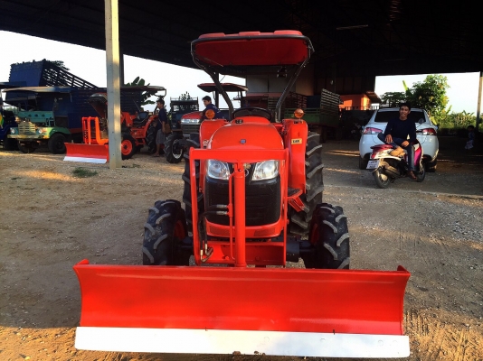 ขายรถไถคูโบต้า L4708 ทำงาน 900 ชั่วโมง สภาพดีมากขายพร้อมอุปกรณ์ใบมีดดันดินหน้าและผานผานพรวน ขายราคา 398,000 บาท สนใจต่อรองราคาได้ค่ะ 081-9136451 คุณโบว์