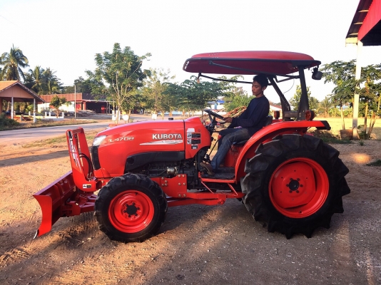 ขายรถไถคูโบต้า L4708 ทำงาน 900 ชั่วโมง สภาพดีมากขายพร้อมอุปกรณ์ใบมีดดันดินหน้าและผานผานพรวน ขายราคา 398,000 บาท สนใจต่อรองราคาได้ค่ะ 081-9136451 คุณโบว์