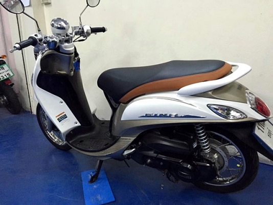 Fino i ลายพรีเมี่ยม สีขาว สวยสะอาด พิมนิยม รถเดือน พฤศจิกายน ปี 56 ไมล์ 11xxx โล เปลี่ยนยางให้ใหม่หน้าหลัง แถม 3 รายการ 22900