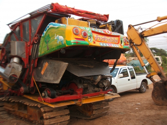 ขายรถเกี่ยวข้าวเกษตรพัฒนาเจ้าช้างไวไฟ ปี 50 สภาพดี กำลังเกี่ยวข้าวอยู่ มีงานให้เกี่ยวพร้อมในราคาไร่ละ 800-1000 บาท ขายรถเกี่ยวข้าวเกษตรพัฒนาเจ้าช้างไวไฟ ปี 50 สภาพดี กำลังเกี่ยวข้าวอยู่ มีงานให้เกี่ยวพร้อมในราคาไร่ละ 800-1000 บาท