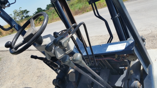 ขายด่วนรถยกKOMATSU FD20-11ดีเซลยก2.ตันเสาสูง3.0เมตรงากะดกได้รถนอกนำเข้ายังไม่เคยใช้งานในเมืองไทยเลย