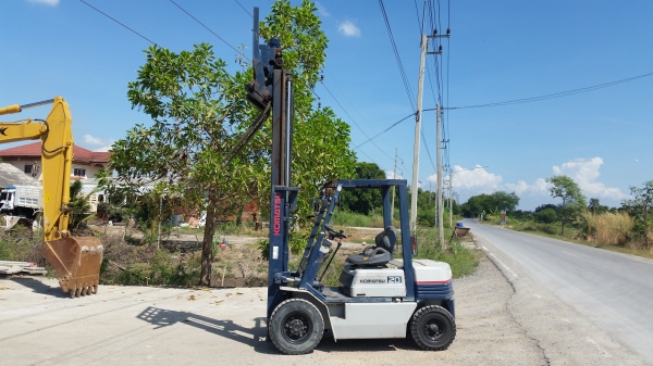 ขายด่วนรถยกKOMATSU FD20-11ดีเซลยก2.ตันเสาสูง3.0เมตรงากะดกได้รถนอกนำเข้ายังไม่เคยใช้งานในเมืองไทยเลย