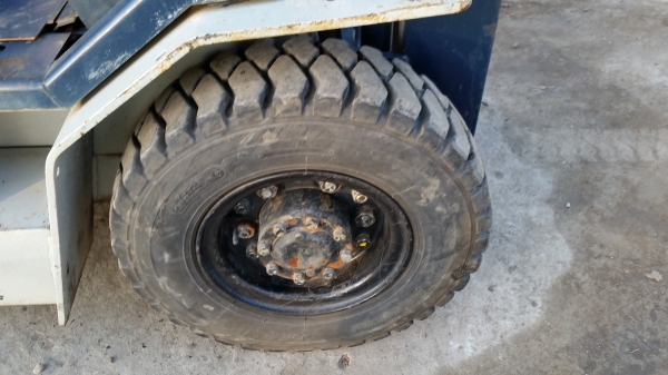 ขายด่วนรถยกKOMATSU FD20-11ดีเซลยก2.ตันเสาสูง3.0เมตรงากะดกได้รถนอกนำเข้ายังไม่เคยใช้งานในเมืองไทยเลย