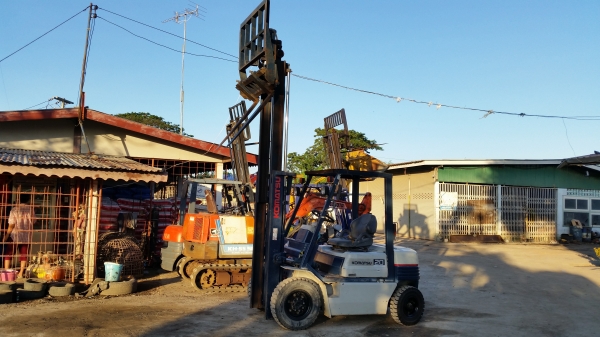 ขายด่วนรถยกKOMATSU FD20-11ดีเซลยก2.ตันเสาสูง3.0เมตรงากะดกได้รถนอกนำเข้ายังไม่เคยใช้งานในเมืองไทยเลย