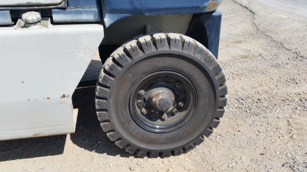 ขายด่วนรถยกKOMATSU FD20-11ดีเซลยก2.ตันเสาสูง3.0เมตรงากะดกได้รถนอกนำเข้ายังไม่เคยใช้งานในเมืองไทยเลย