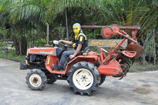 ขายรถไถYANMAR F15D 15แรง ขับ4ล้อ พร้อมโรตารี่หลัง สภาพสวยเดิมญี่ปุ่นไม่เคยใช้ในไทย 85,000 เท่านั้น!!