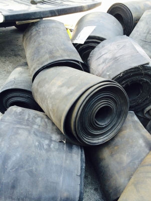 จำหน่าย บังฝุ่นติดรถบรรทุก หรือ ปูพื้น หน้ากว้าง 40-50-60-65-68เซน หนา8-10มิล ราคาเบาๆ โทร 080-6135462
