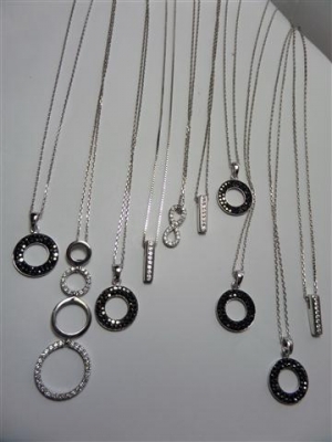 สร้อยเงินเล็กพร้อมจี้ 10 เส้น สร้อยเงินเล็กพร้อมจี้ 10 เส้น