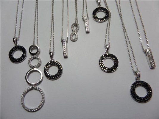 สร้อยเงินเล็กพร้อมจี้ 10 เส้น