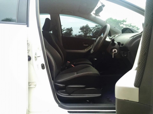 Toyota Yaris สีขาวแท้ ตัวถังอย่างกิ๊ก สวยจิงคันนี้คะ