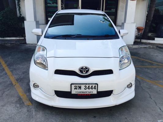 Toyota Yaris สีขาวแท้ ตัวถังอย่างกิ๊ก สวยจิงคันนี้คะ