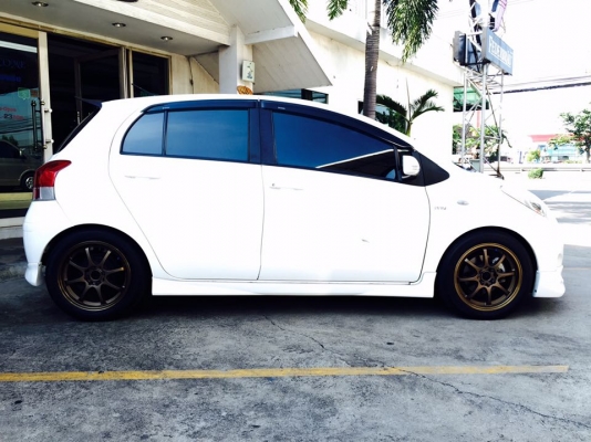 Toyota Yaris สีขาวแท้ ตัวถังอย่างกิ๊ก สวยจิงคันนี้คะ